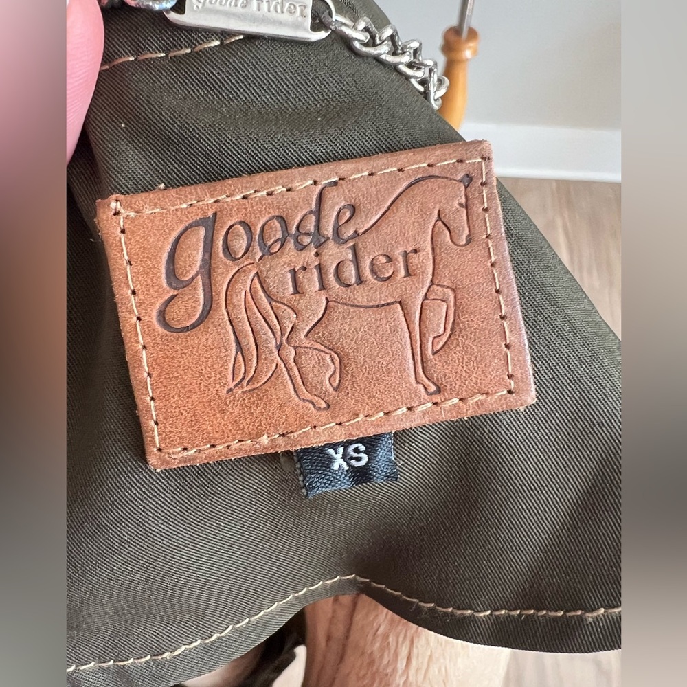 Goode Rider Faux fur equestrian vest in a XS - Picture 7 of 7